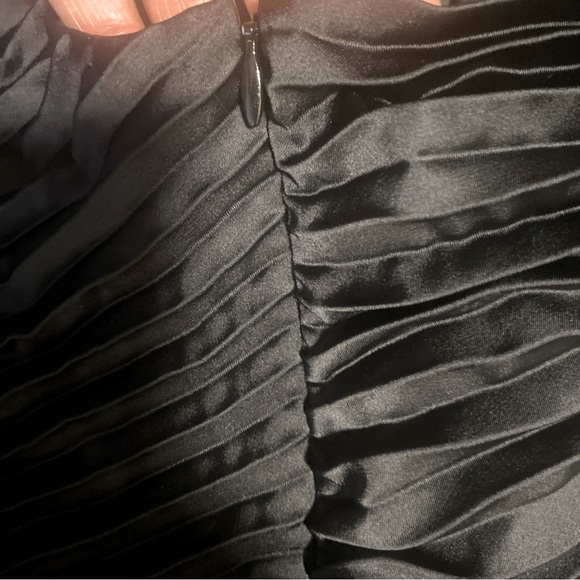 LIKE NEW A.L.C. Aries Satin Pleated Dress in Black - Size 4 - Picture 15 of 16